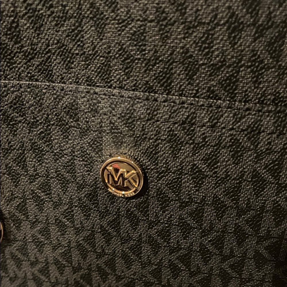 Michael Kors Large Maisie 2/1 Black Signature Tote. With logo snapin clutch NWOT - Picture 10 of 11